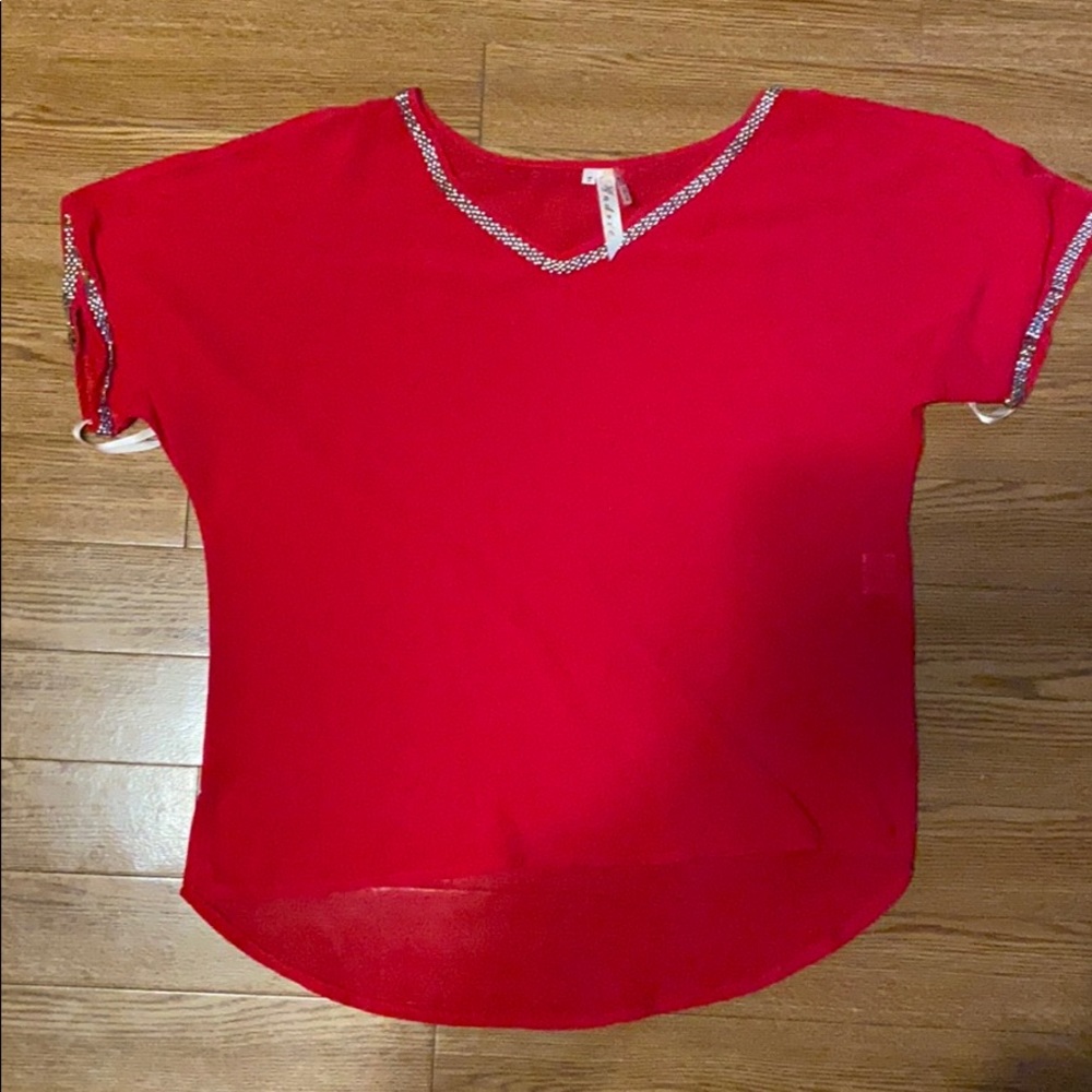 Red chain top
